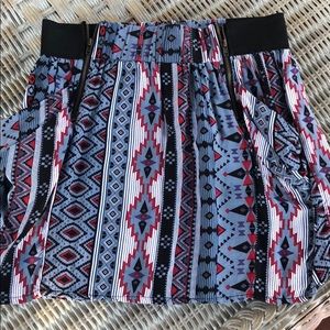 Patterned mini skirt with pockets